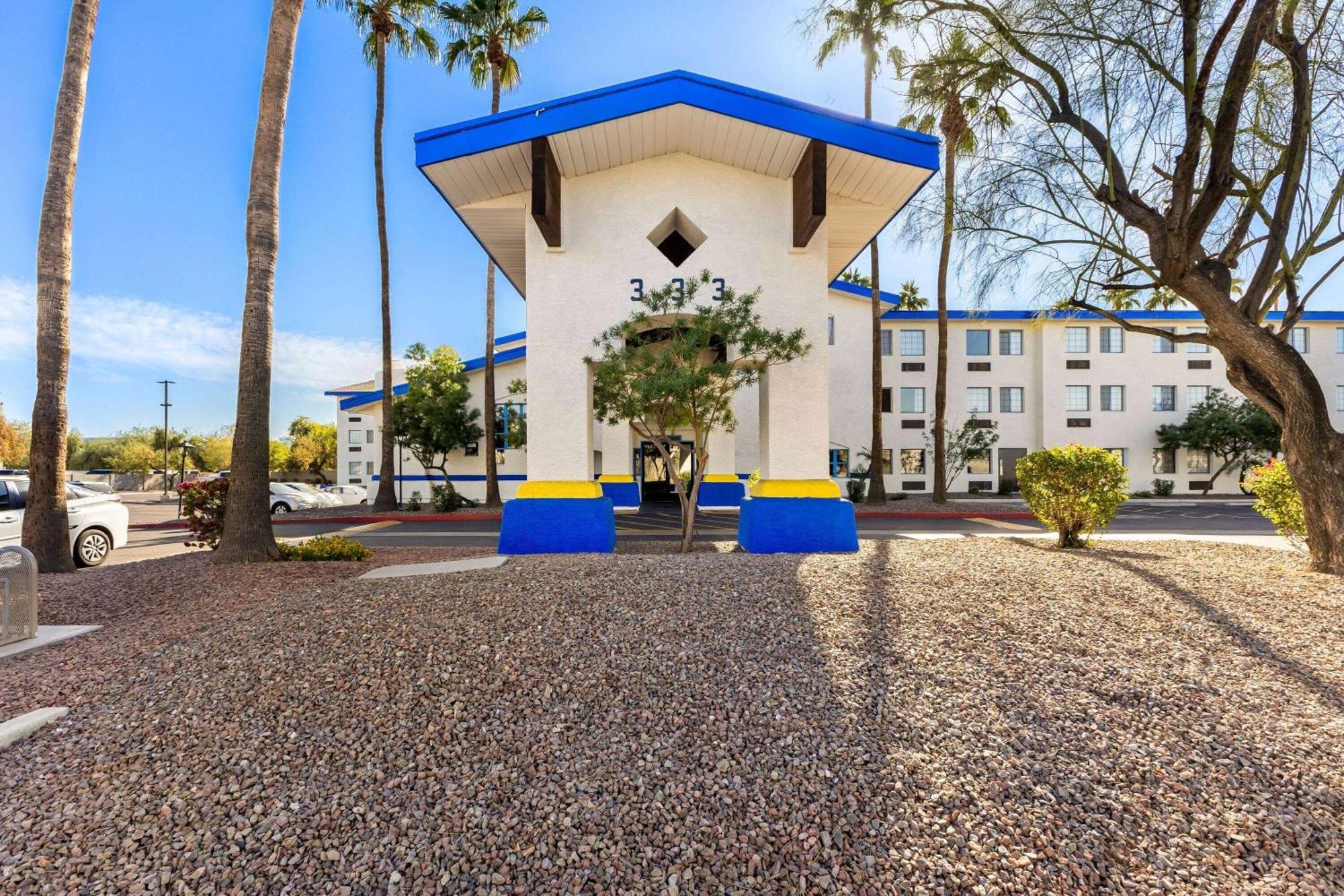 Days Inn & Suites By Wyndham Mesa Near Phoenix Exterior photo