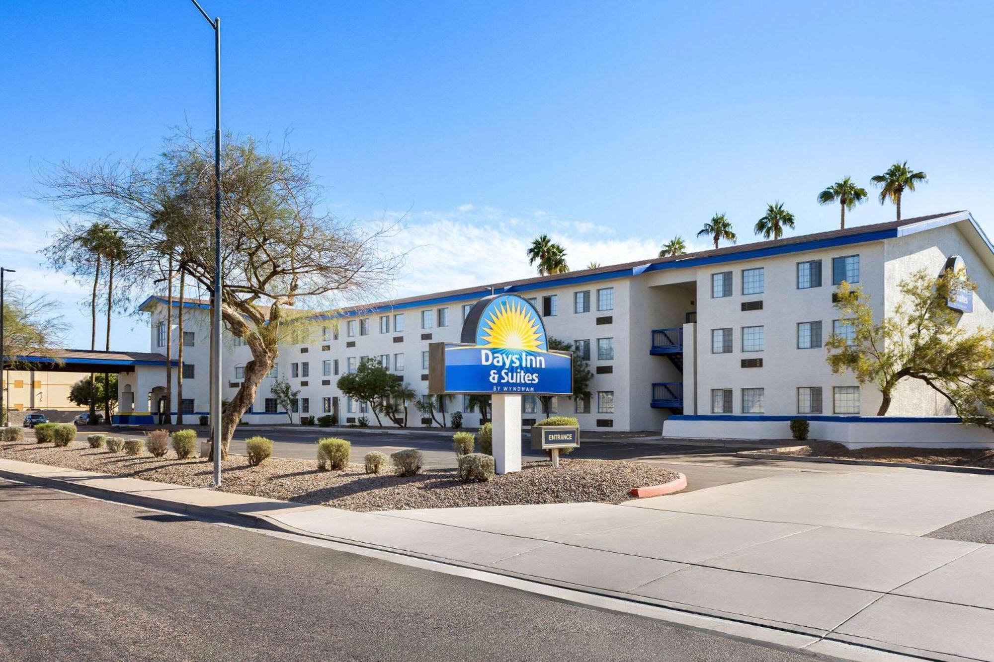 Days Inn & Suites By Wyndham Mesa Near Phoenix Exterior photo